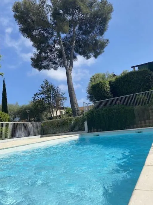 Le Mas Des Oliviers : Apt 4 Prs, Piscine, Parking Antibes