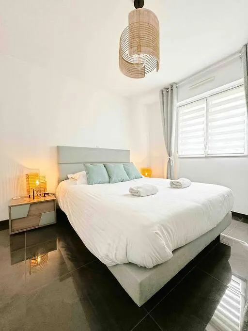 Le Mas Des Oliviers : Apt 4 Prs, Piscine, Parking Antibes France
