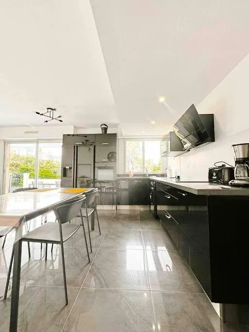 Le Mas Des Oliviers : Apt 4 Prs, Piscine, Parking Antibes Apartment