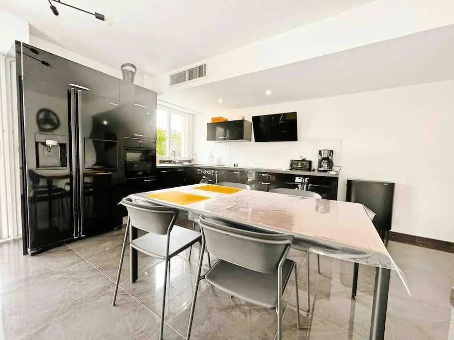 Apartment Le Mas Des Oliviers : Apt 4 Prs, Piscine, Parking Antibes